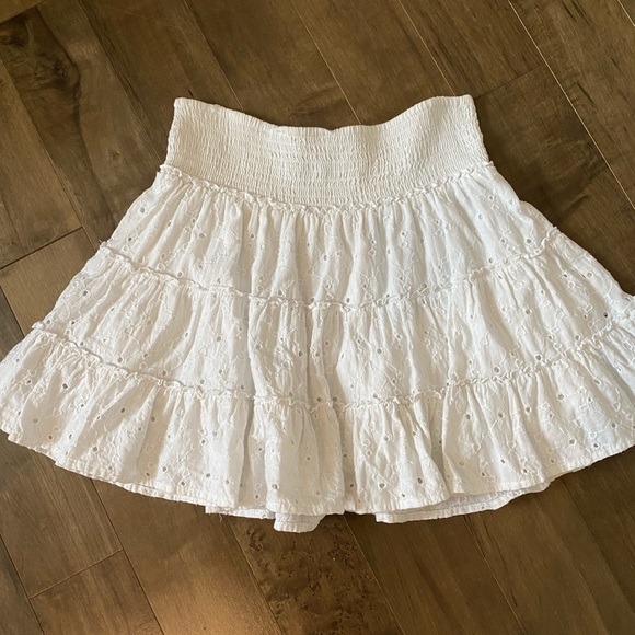 American Eagle flown white skirt! - Picture 2 of 3